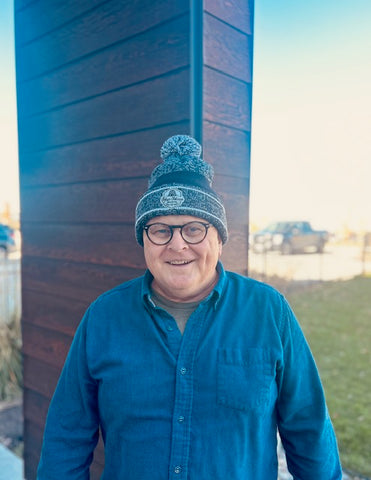 Grey/black beanie with grey logo